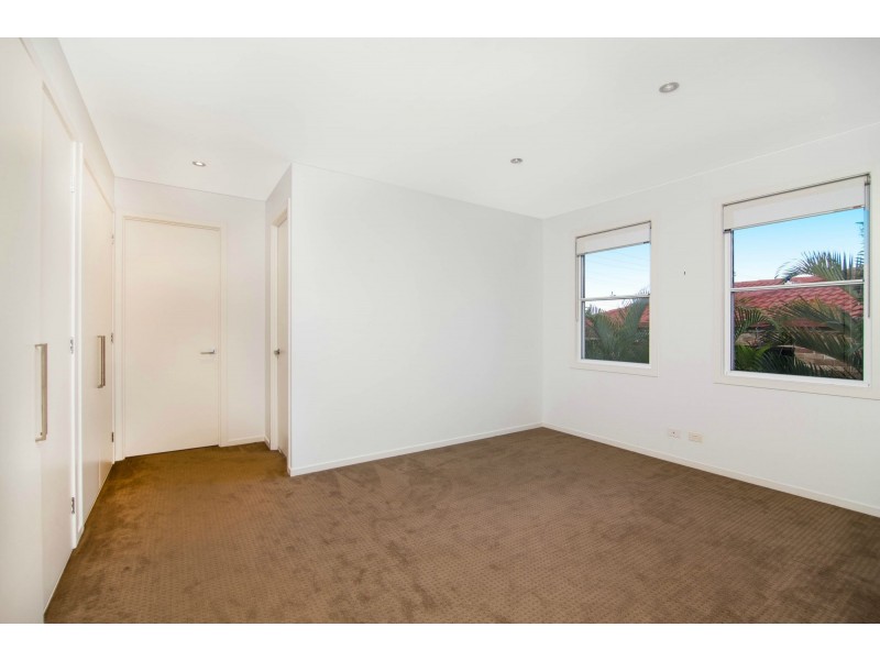 1/36 Nobby Parade, Miami QLD 4220