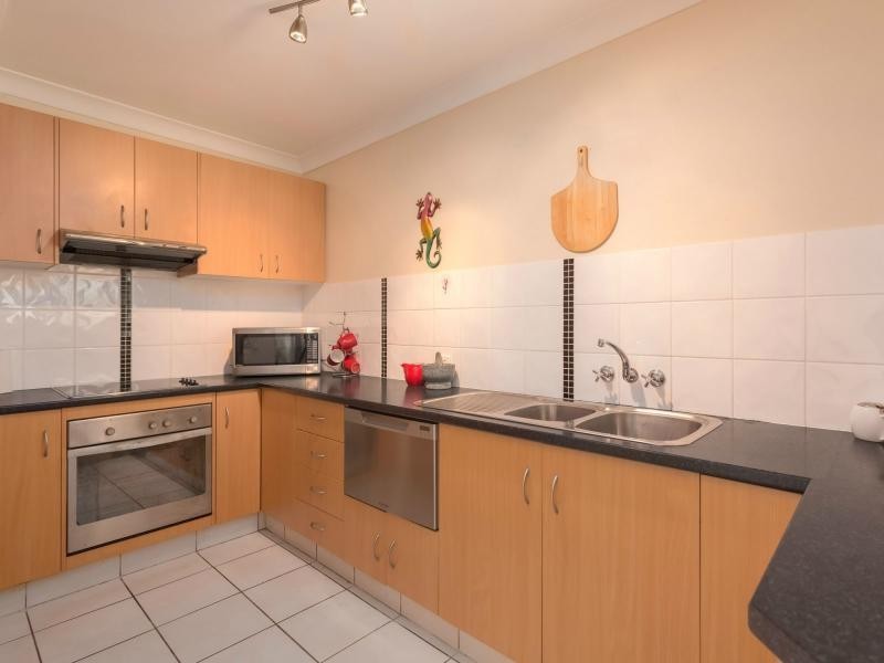 6/7 Nyrang Avenue, Palm Beach QLD 4221