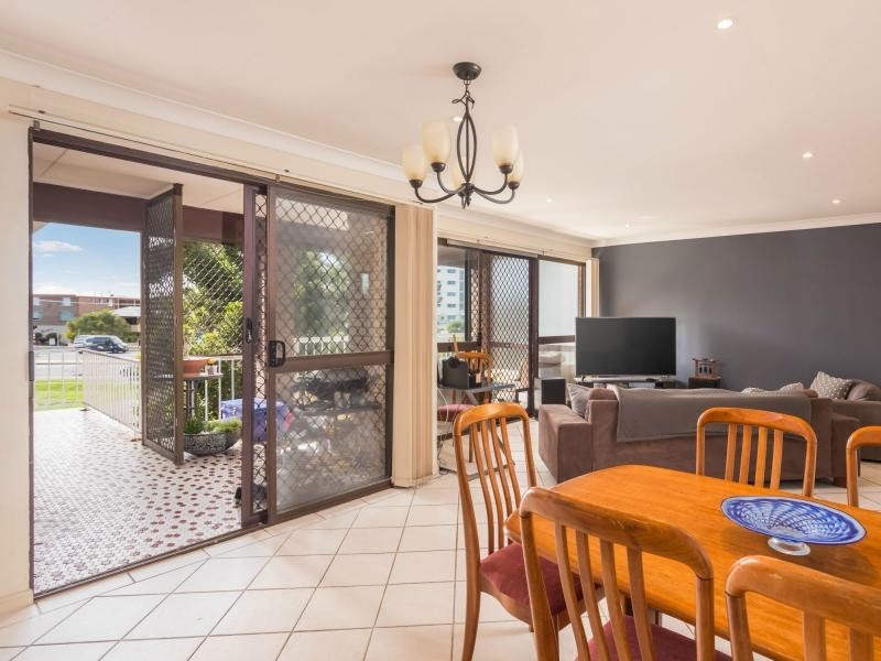 6/7 Nyrang Avenue, Palm Beach QLD 4221