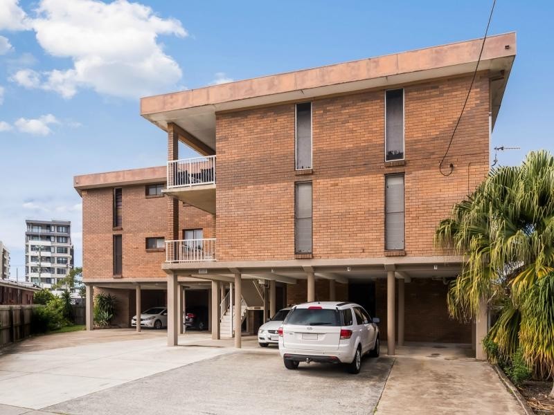 6/7 Nyrang Avenue, Palm Beach QLD 4221