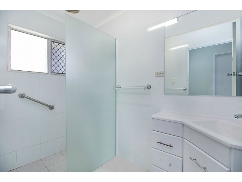 22 T E Peters Drive, Broadbeach Waters QLD 4218