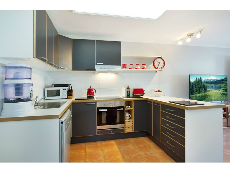 2/3 Peacock Place, Burleigh Waters QLD 4220