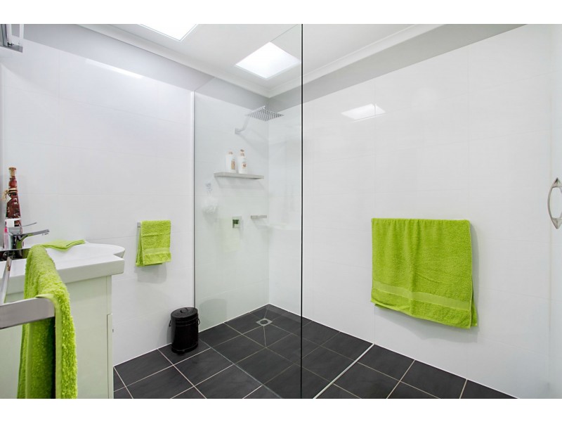 2/3 Peacock Place, Burleigh Waters QLD 4220