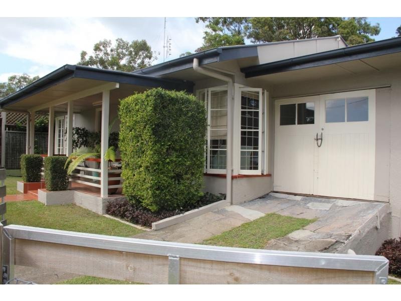 202 Ocean Parade, Burleigh Heads QLD 4220