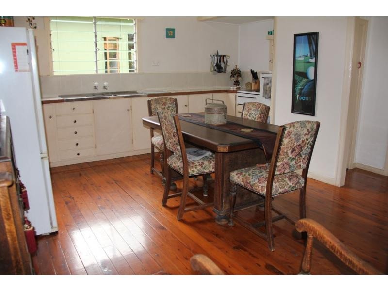 202 Ocean Parade, Burleigh Heads QLD 4220