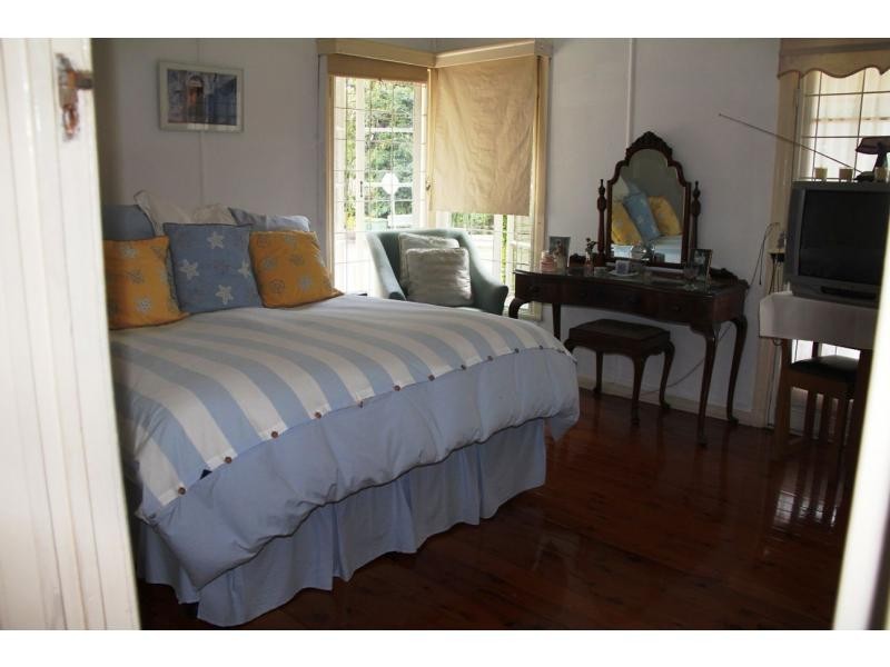 202 Ocean Parade, Burleigh Heads QLD 4220