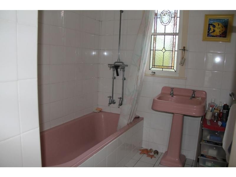 202 Ocean Parade, Burleigh Heads QLD 4220