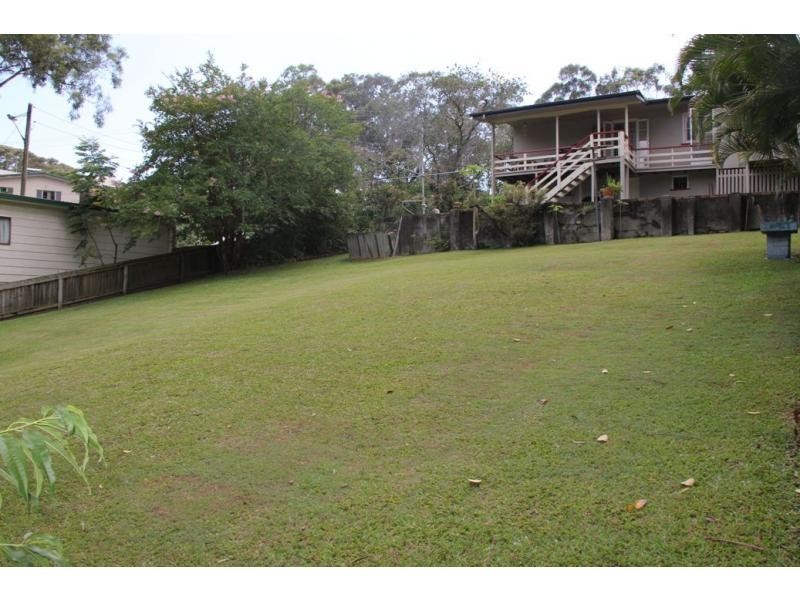 202 Ocean Parade, Burleigh Heads QLD 4220