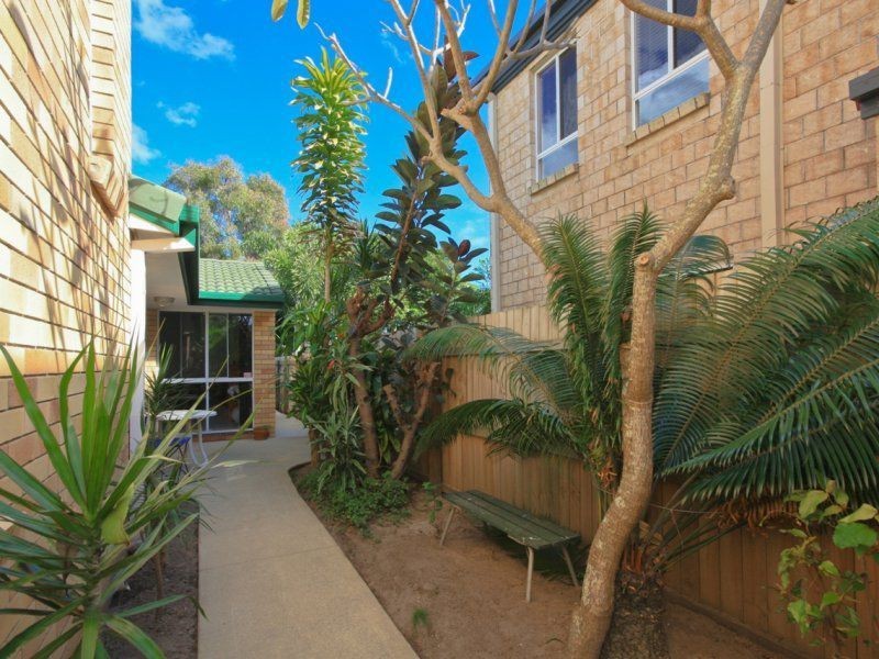 2/108 Nobby Parade, Miami QLD 4220