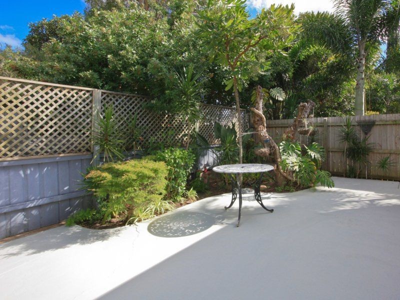 2/108 Nobby Parade, Miami QLD 4220