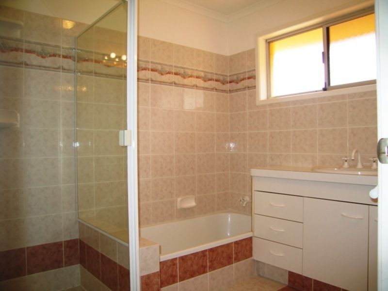 206 Acanthus Avenue, Burleigh Waters QLD 4220