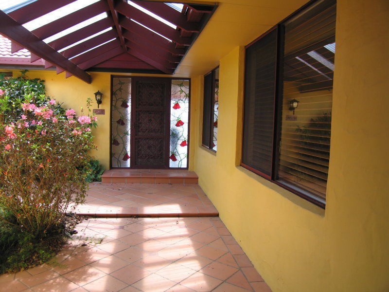 206 Acanthus Avenue, Burleigh Waters QLD 4220