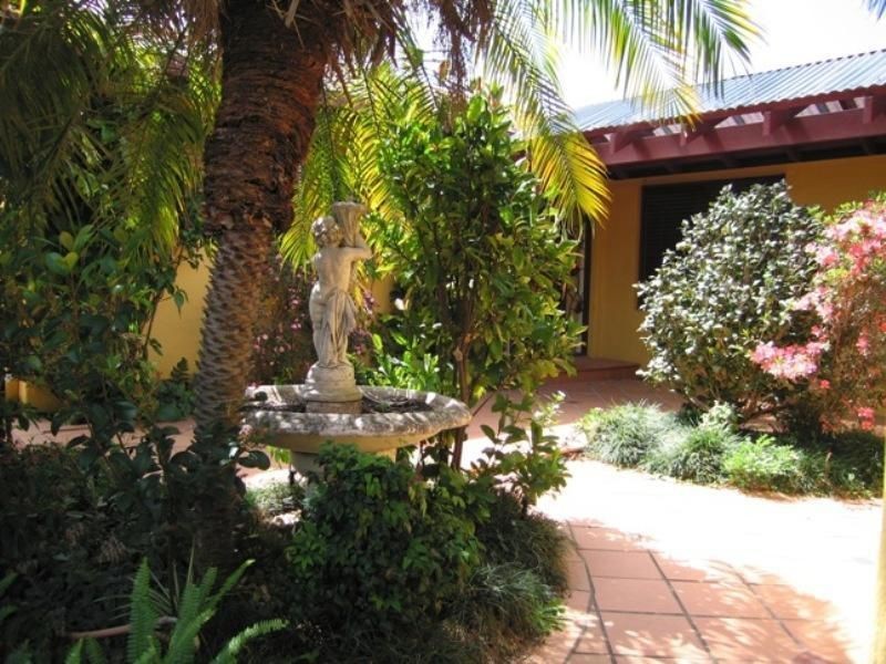 206 Acanthus Avenue, Burleigh Waters QLD 4220