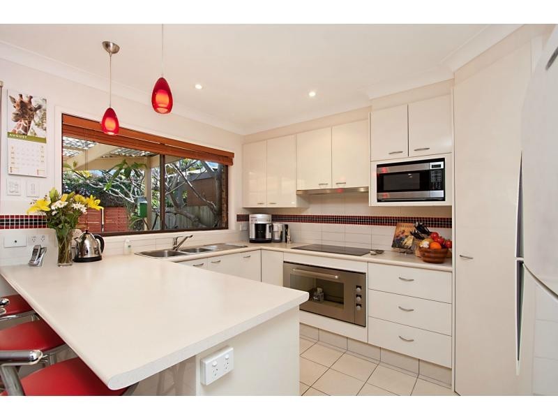 2/22 Peacock Place, Burleigh Waters QLD 4220