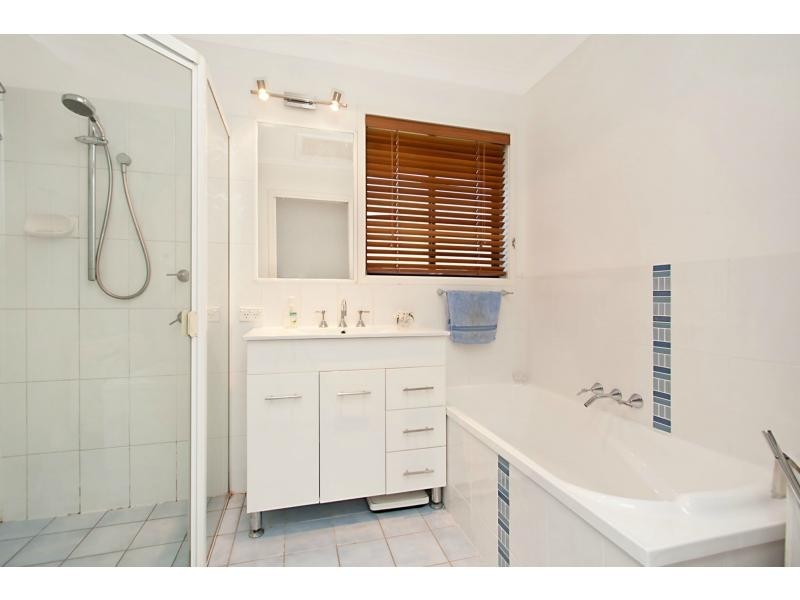 2/22 Peacock Place, Burleigh Waters QLD 4220
