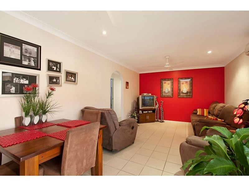 2/22 Peacock Place, Burleigh Waters QLD 4220