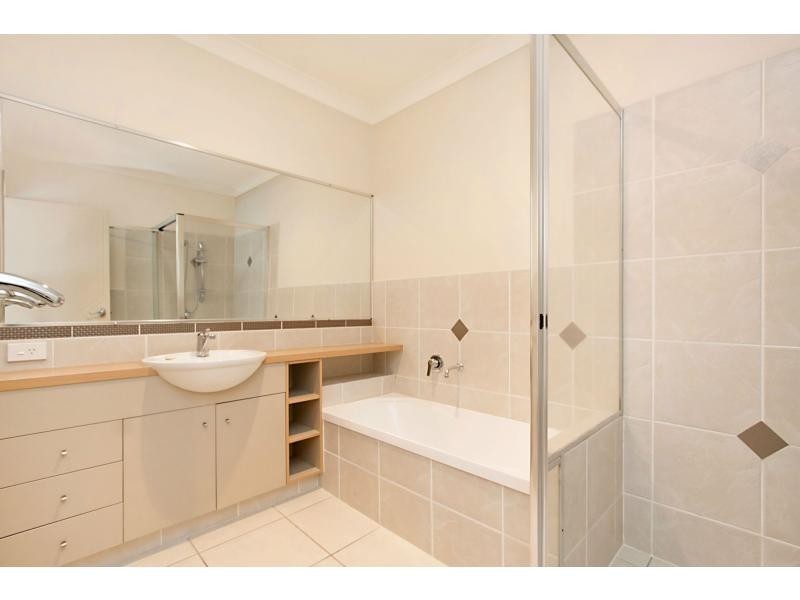 1/23 Bayswater Avenue, Varsity Lakes QLD 4227