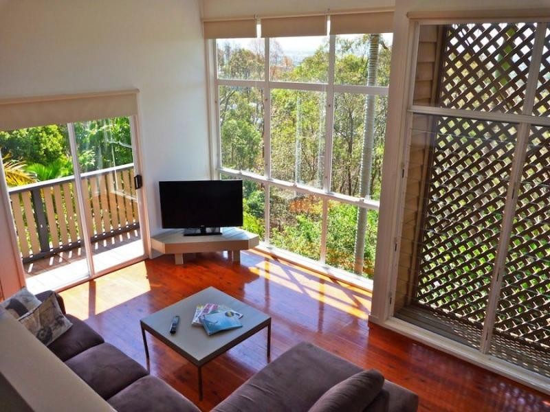 16 Tanjenong Place, Burleigh Heads QLD 4220