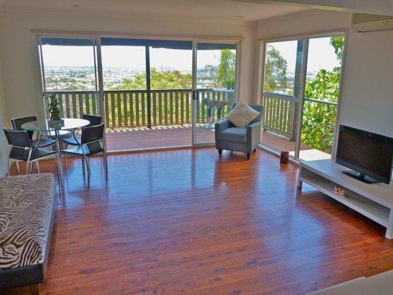 16 Tanjenong Place, Burleigh Heads QLD 4220