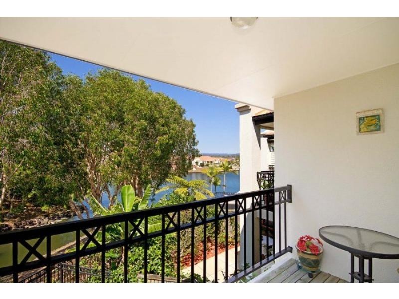 1/2 Beachcomber Court, Burleigh Waters QLD 4220