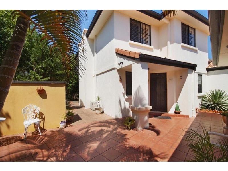 1/2 Beachcomber Court, Burleigh Waters QLD 4220