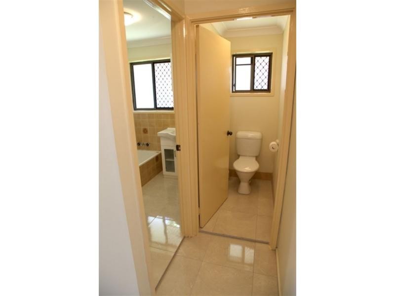 1/9 Peacock Place, Burleigh Waters QLD 4220