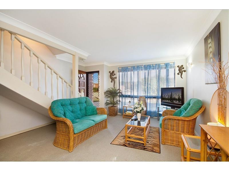 2/6 Peewee Place, Burleigh Waters QLD 4220