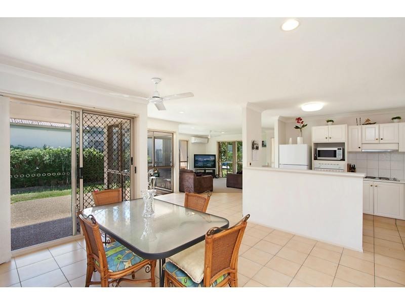 9 Rainbird Close, Burleigh Waters QLD 4220