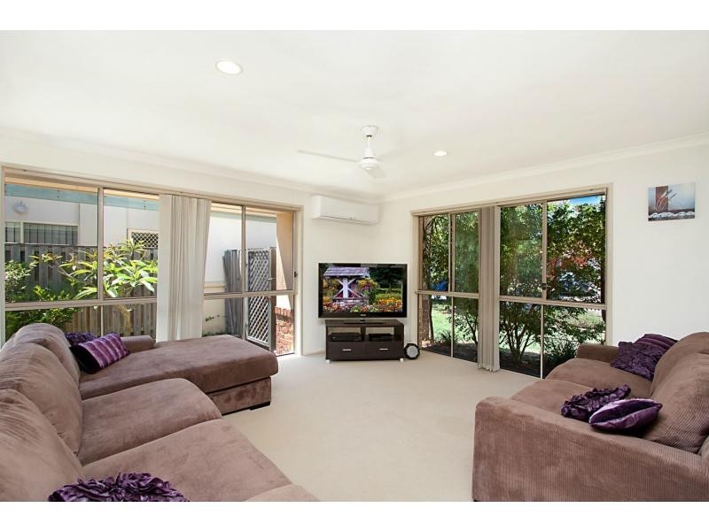 9 Rainbird Close, Burleigh Waters QLD 4220