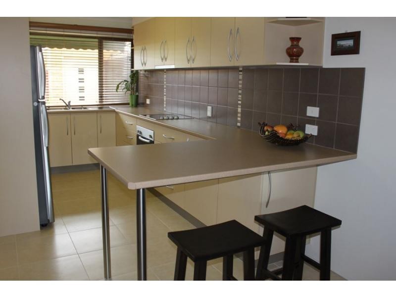 2/2 Sunbird Street, Burleigh Waters QLD 4220