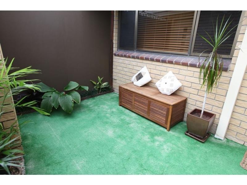 2/2 Sunbird Street, Burleigh Waters QLD 4220