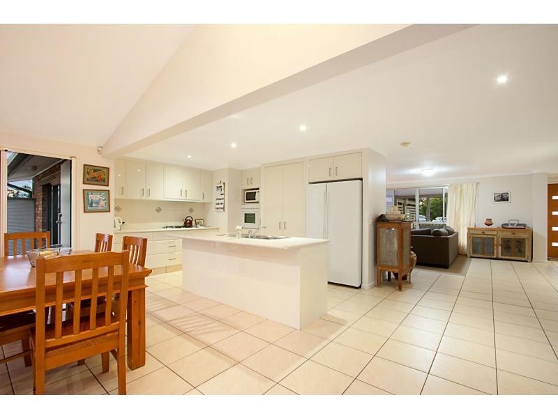 9 Ladds Ridge Road, Burleigh Heads QLD 4220