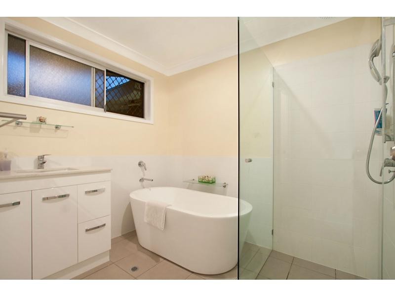 9 Ladds Ridge Road, Burleigh Heads QLD 4220