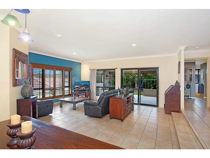 24 Sharscay Close, Burleigh Heads QLD 4220