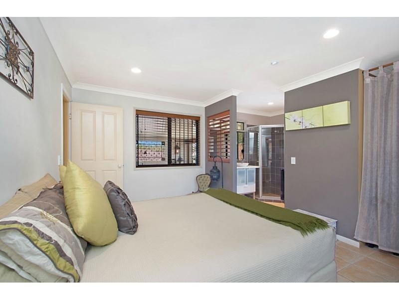 24 Sharscay Close, Burleigh Heads QLD 4220