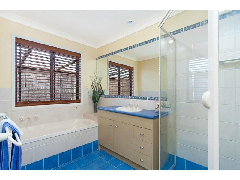 24 Sharscay Close, Burleigh Heads QLD 4220