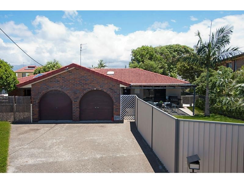 2/20 Adams Avenue, Miami QLD 4220