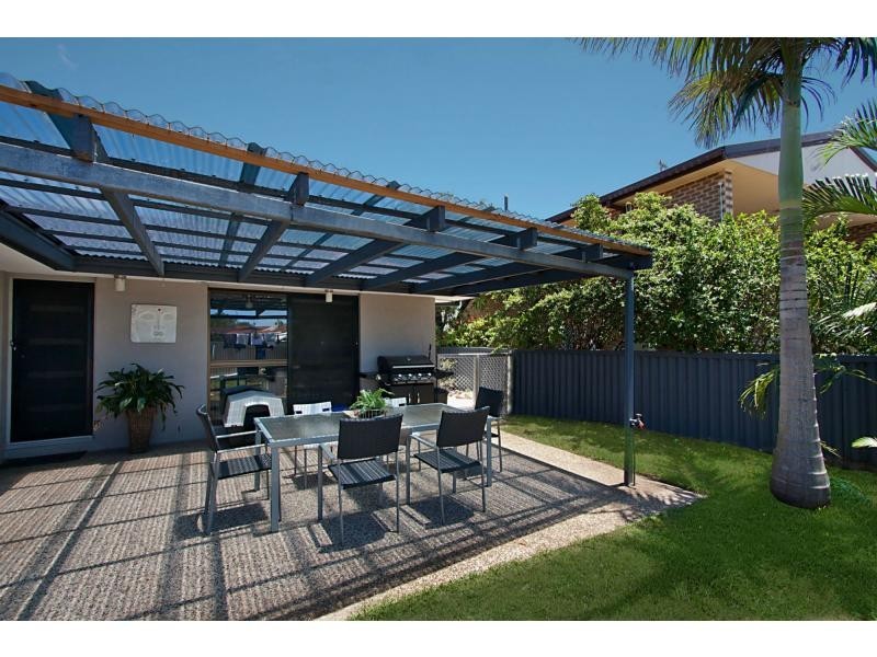 2/20 Adams Avenue, Miami QLD 4220