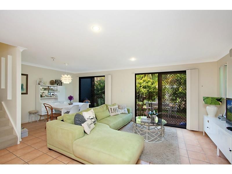 3/2 Karri Court, Burleigh Heads QLD 4220