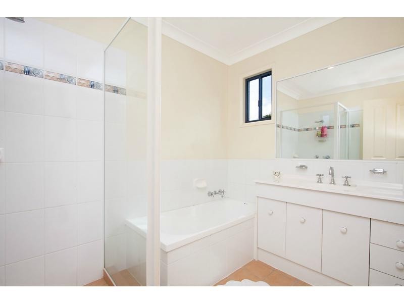 3/2 Karri Court, Burleigh Heads QLD 4220