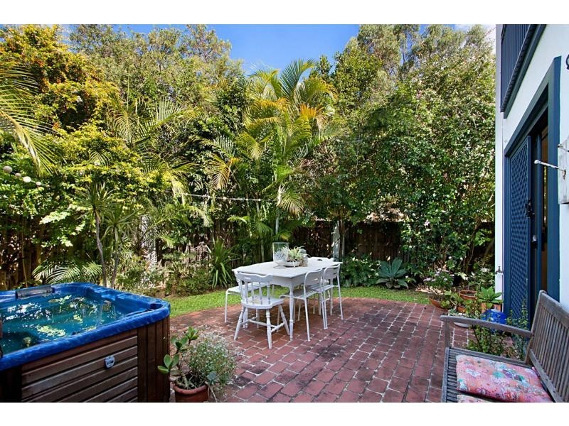 3/2 Karri Court, Burleigh Heads QLD 4220