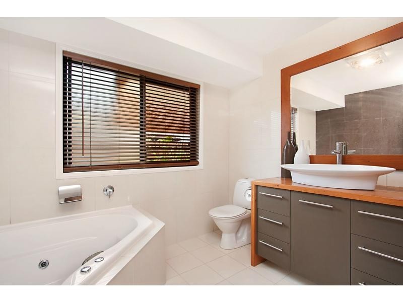 40 Wedgebill Parade, Burleigh Waters QLD 4220