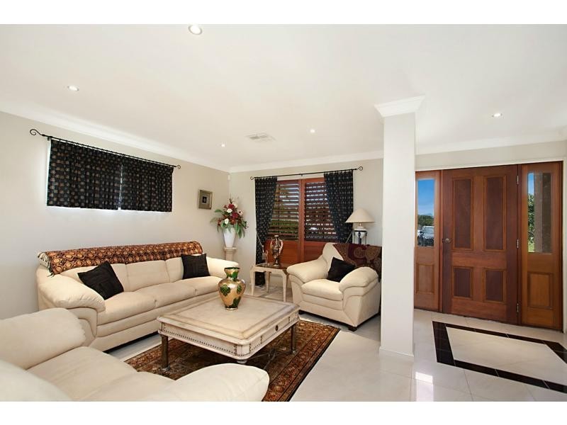 11 Royal View Close, Burleigh Heads QLD 4220