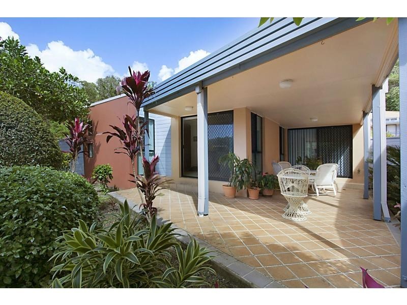 4/6 Burrabee Street, Burleigh Heads QLD 4220