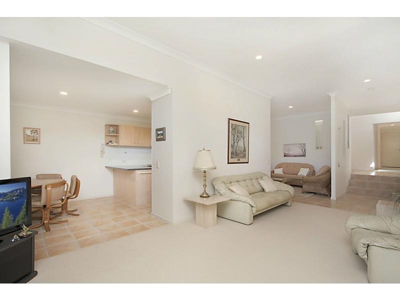 4/6 Burrabee Street, Burleigh Heads QLD 4220