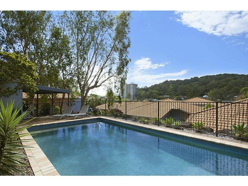 4/6 Burrabee Street, Burleigh Heads QLD 4220