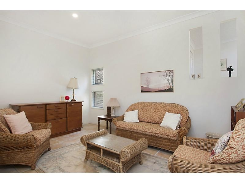 4/6 Burrabee Street, Burleigh Heads QLD 4220