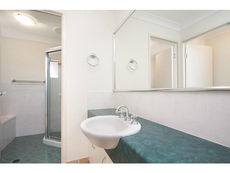 4/6 Burrabee Street, Burleigh Heads QLD 4220