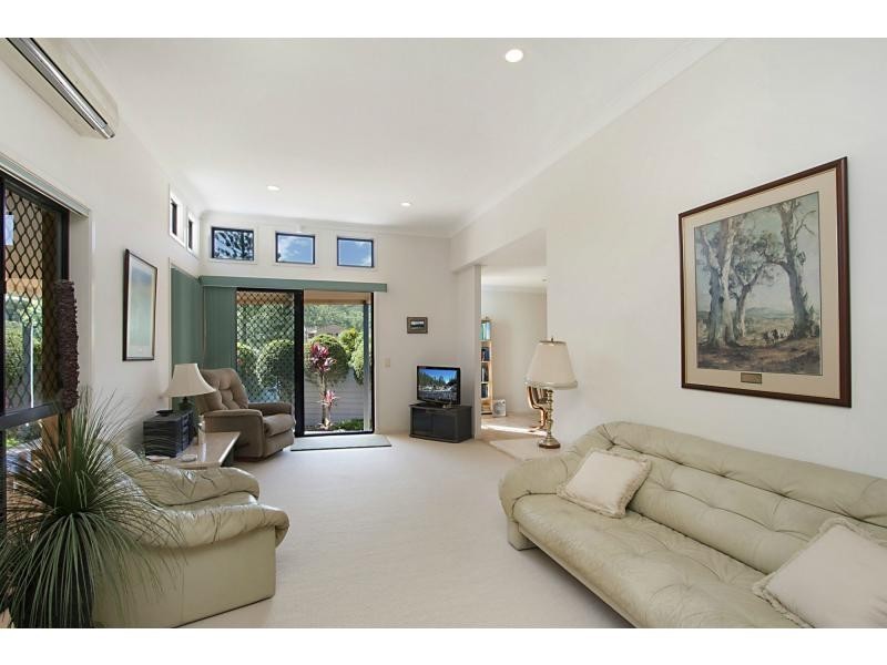 4/6 Burrabee Street, Burleigh Heads QLD 4220