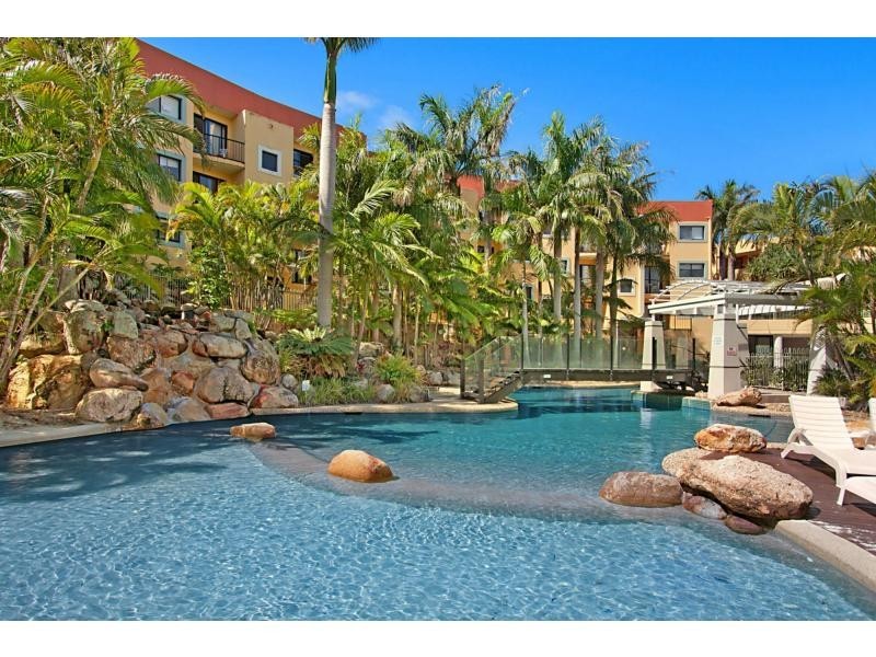 33a/1 Great Hall Drive, Miami QLD 4220